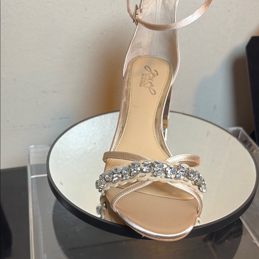 Jewel Badgley Mischka Elegant Satin Heels with Rhinestone Detail Size 8.5